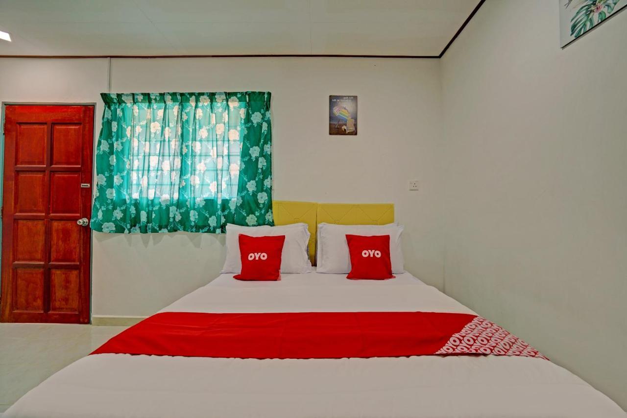 Capital O 90423 Teratai Chalet Hotell Kampong Raja Eksteriør bilde