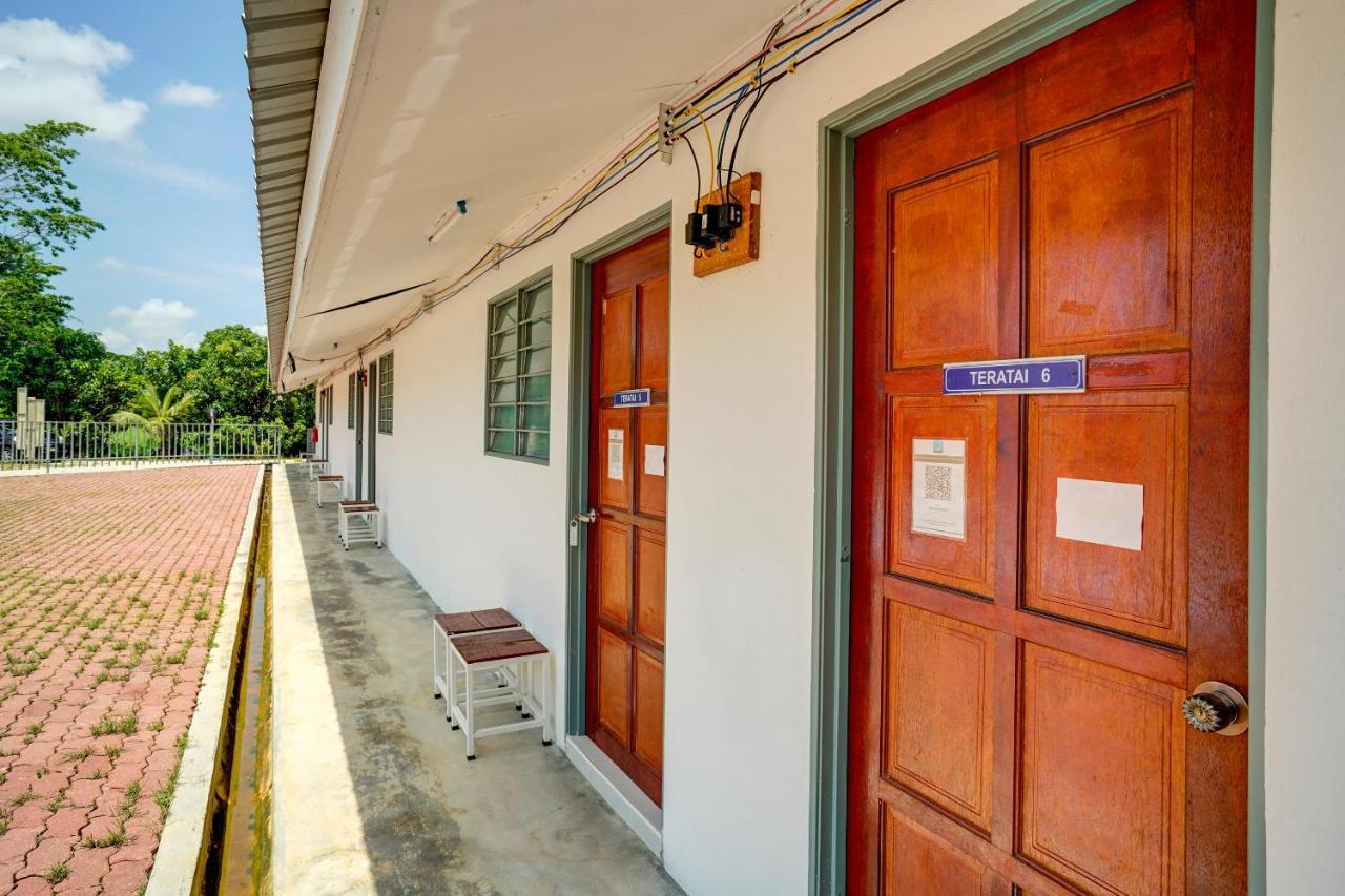 Capital O 90423 Teratai Chalet Hotell Kampong Raja Eksteriør bilde